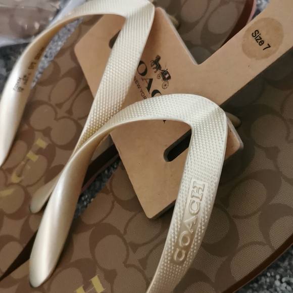 Coach Flip flaps - Picture 4 of 7